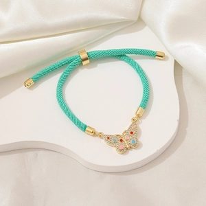 Bracciale verde intrecciato regolabile con ciondolo a farfalla dorata e pietre colorate