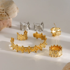 18k gold plated stainless steel jewelry set with star patterns and bead detailing