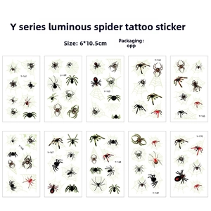 Tatouages temporaires lumineux de toile d'araignée pour Halloween en format 6x10,5cm