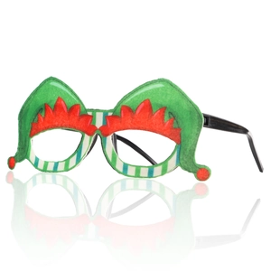 Détail de lunettes de Noël style elfe avec chapeau en feutre vert et rayures rouges