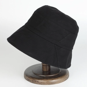 Classic black cotton bucket hat for women with minimalist sunscreen sunshade design
