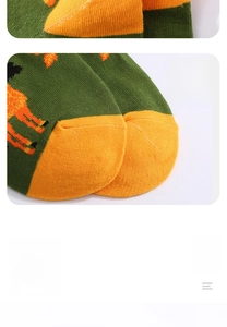 Detail view of cotton giraffe socks showing seamless toe design and vibrant color contrast