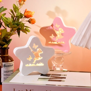 Lámparas de noche estrella con LED cálido y diseños calados de niña y mariposa