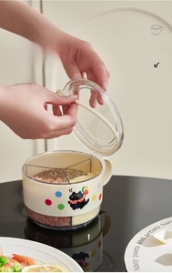 Three-compartment spice box with cute cat design and flip lid for moisture-proof storage