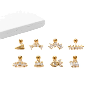 Set aus 8 goldenen Edelstahl-Knorpel-Ohrringen mit funkelnden Zirkonia-Steinen