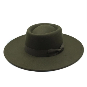 Chapeau fedora en feutre de laine olive foncé avec bord plat et ruban décoratif