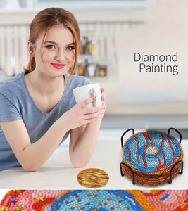Diamant-Malerei Untersetzer-Set mit Mandala-Mustern und einem schwarzen Metall-Lagerregal