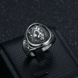 Mens hip hop lion head ring in vintage silver finish with detailed 3D carving texture