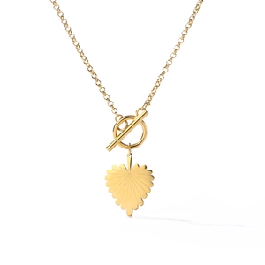 Elegante goldene Halskette mit fächerförmigem Herzanhänger und T-Verschluss für Damen