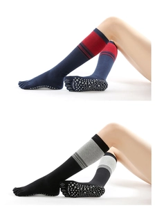 Detail of high-knee yoga socks with five-toe design and anti-slip silicone grip bottom
