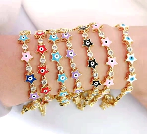 7-teiliges Set goldene Armbänder mit bösem Auge, Sternen aus Emaille und Zirkonia-Steinen