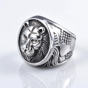 Vintage silver lion head relief ring for men with detailed engraving and wide band