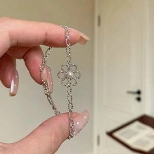 Bracelet Künstliche Perle Fleur Ajourée Élégant Chaîne En Alliage Bijoux Pour Femmes Usage Quotidien Style Coréen Mode Simple