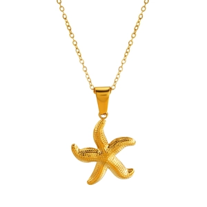 Collier avec pendentif étoile de mer dorée texturée sur une chaîne en or élégante