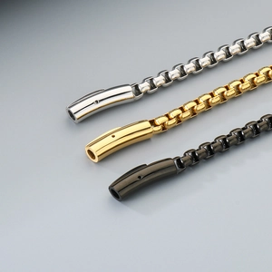 Chaînes minimalistes en acier inoxydable en or, argent et noir avec perles carrées