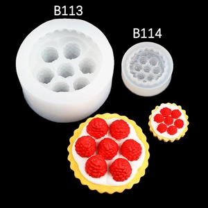 Macro-detail van siliconen frambozenvormen B113 en B114 met realistische bessenreplica's