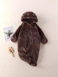 Dunkelbrauner Baby-Plüsch-Strampler mit Bärenohren und Fußteil für den Winter