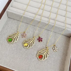 Collane a foglia placcate oro 18K con gemme colorate in una scatola regalo