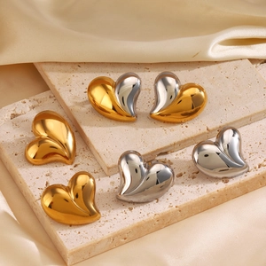 Set orecchini a cuore in acciaio inossidabile oro e argento su pietra e seta