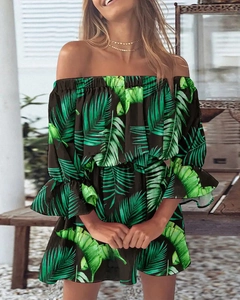 Detail van off-shoulder jurk met tropische bladprint en mouwen met ruches