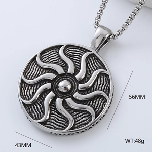 Pendentif Viking en argent avec gravure celte, taille 56x43mm et un poids de 48g