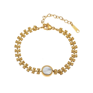 Exquisite 18K gold plated stainless steel bracelet featuring natural white shell and heart links