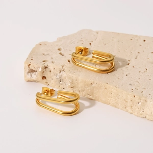 Detail of 18k gold plated stainless steel U-shaped double line earrings on stone