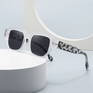 Square Sunglasses Oversized PC Frame UV400 Protection Retro Modern Style Metal Rivet Decor For Men And Women