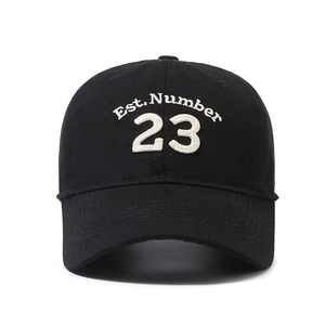 Klassische schwarze Baumwoll-Baseballkappe mit cremefarbener Est. Number 23 Bestickung