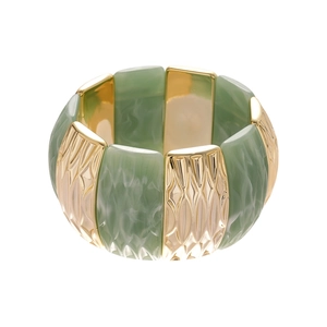 Elastic bracelet with green marble resin tiles and engraved gold metal geometric blocks