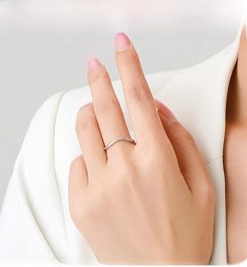 Close-up of minimalist S925 sterling silver V-shaped wave ring with cubic zirconia stones