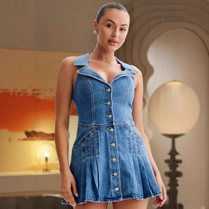 Abito sexy in denim a trapezio con scollo all'americana e bottoni frontali per donna