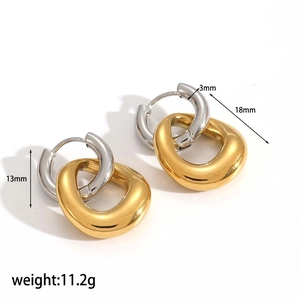 Détail de créoles bicolores plaquées or 18 carats avec dimensions et poids du produit