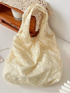 Sac à épaule en toile blanc cassé avec imprimés nœuds bleus et larges bandoulières