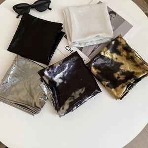 Cinq bandanas Y2K brillants avec imprimé léopard en noir et argent pour femmes stylées