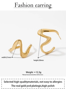 Detail showing 21x30mm dimensions and weight of irregular wavy PVD gold plated earrings