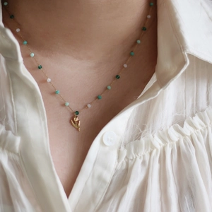 Elegant vintage tulip pendant necklace with green stone beads and 18K gold plated steel