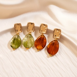 Vintage gold metal and resin drop earrings in olive green and amber brown finish