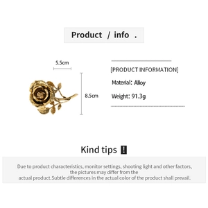 Detailed view showing product dimensions of 8.5cm by 5.5cm for the vintage rose ring