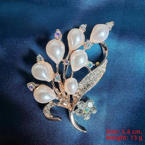 Macro shot of rose gold floral brooch with white pearls and crystals, size 5.6 cm, 13 g