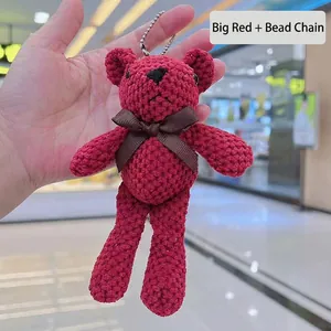 Portachiavi orsetto di peluche rosso all'uncinetto con fiocco e catena a sfere
