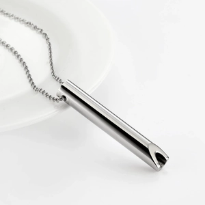 Collier de respiration en acier inoxydable argenté avec pendentif sifflet cylindrique