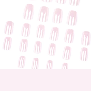 Unghie finte corte quadrate rosa con motivi geometrici a V bianchi in set