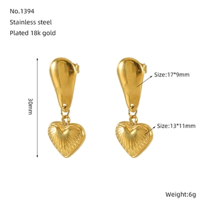 Detail of 18k gold plated stainless steel heart earrings with 30mm length and size specs