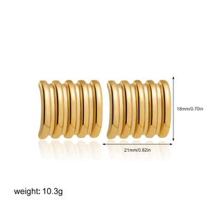 Detailed size specifications of 18K gold chunky ribbed rectangular hoop earrings