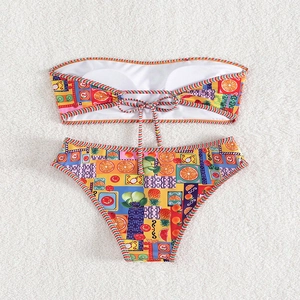 Zweiteiliger Bikini mit Obstprint, Bandeau-Oberteil und High-Waist-Hose im Set