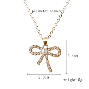 Élégant collier à nœud en strass étincelant avec pendentif perle sur fine chaîne dorée