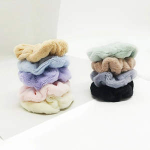 Chouchous en fausse fourrure de lapin pelucheuse aux diverses couleurs pastel douces