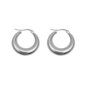 Pendientes de aro gruesos de plata de ley 925 con forma de gota sobre blanco