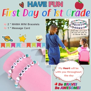 Détails des bracelets MAMA et MINI avec carte de vœux pour la rentrée